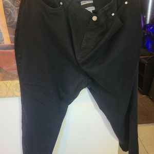 Relaxed black pants